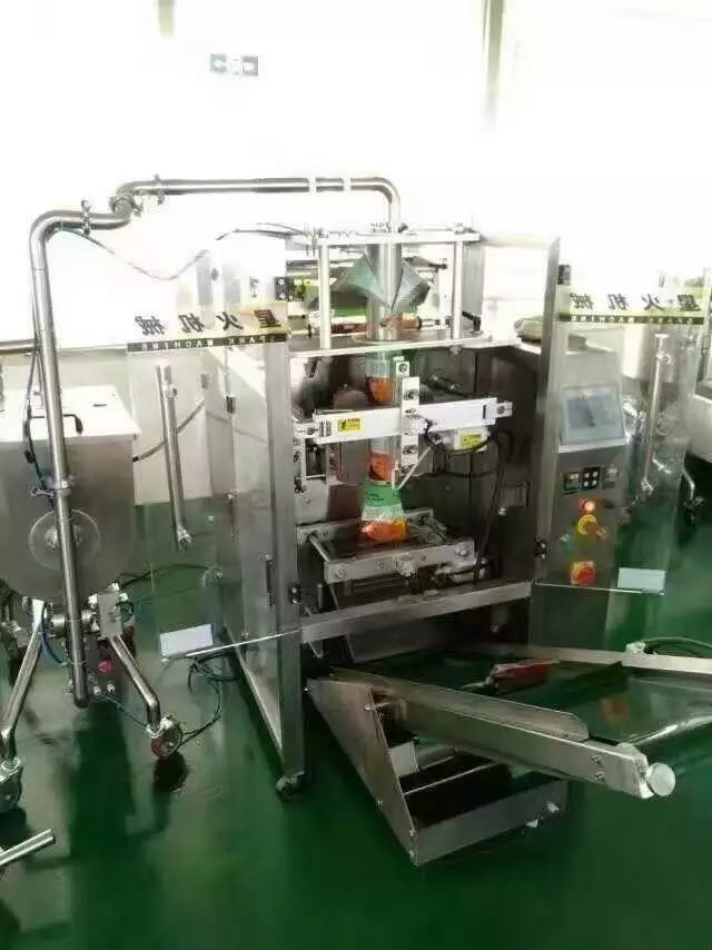 星格火鍋底料包裝機(jī)走進(jìn)熱辣壹號麻辣火鍋(圖1)