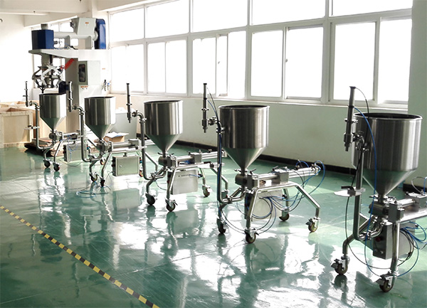 星格醬料灌裝機走進連云港茂揚調味品(圖3)