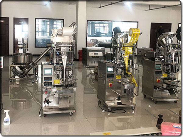 小袋辣椒醬包裝機(jī)械該怎么使用(圖1)