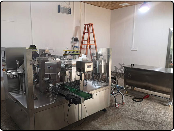 全自動火鍋醬料包裝機設(shè)備精確計量(圖1) 全自動火鍋醬料包裝機設(shè)備精確計量(圖1)