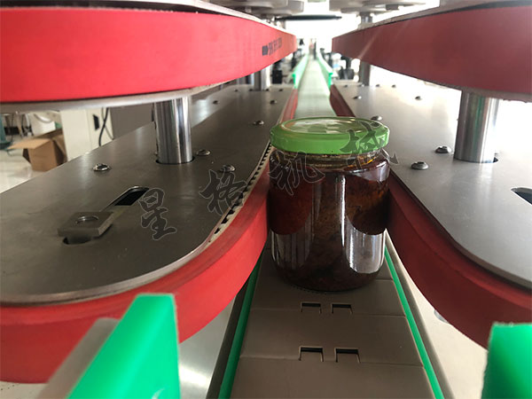 全套香菇醬灌裝生產(chǎn)線有哪些設(shè)備(圖2) 全套香菇醬灌裝生產(chǎn)線有哪些設(shè)備(圖2)