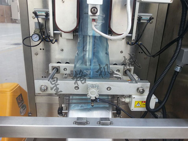 草莓醬料包裝機在食品行業的重要性(圖2) 草莓醬料包裝機在食品行業的重要性(圖2)