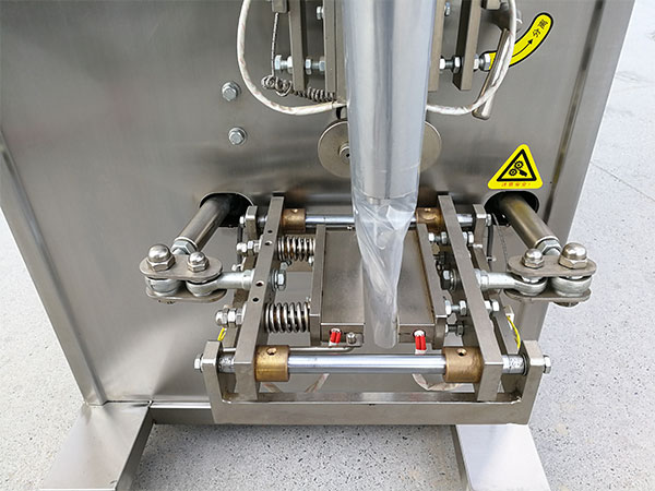 牛肉醬料包裝機設計合理通用(圖2) 牛肉醬料包裝機設計合理通用(圖2)
