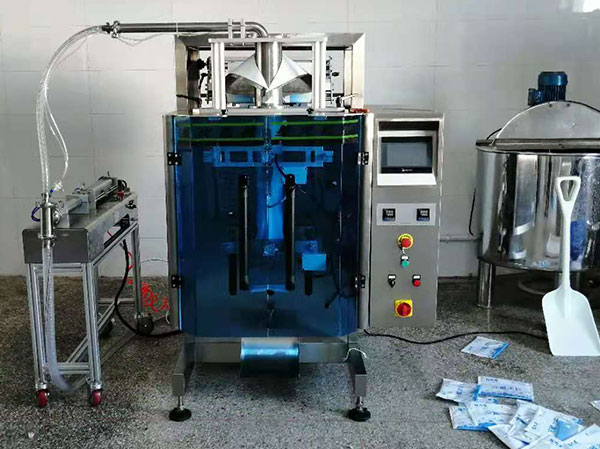 立式組合醬料包裝機械適合那種企業(yè)使用(圖1)