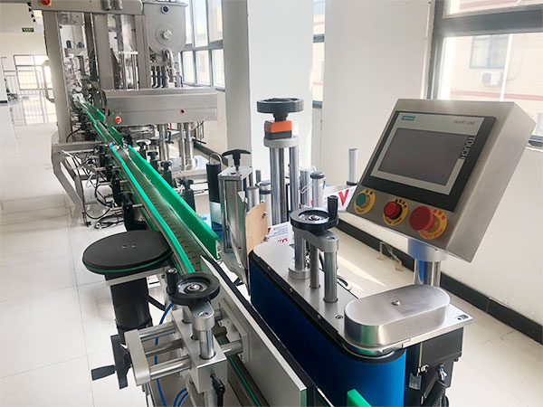 全自動(dòng)果醬灌裝生產(chǎn)線設(shè)備精確定量、全自動(dòng)灌裝(圖1) 全自動(dòng)果醬灌裝生產(chǎn)線設(shè)備精確定量、全自動(dòng)灌裝(圖1)