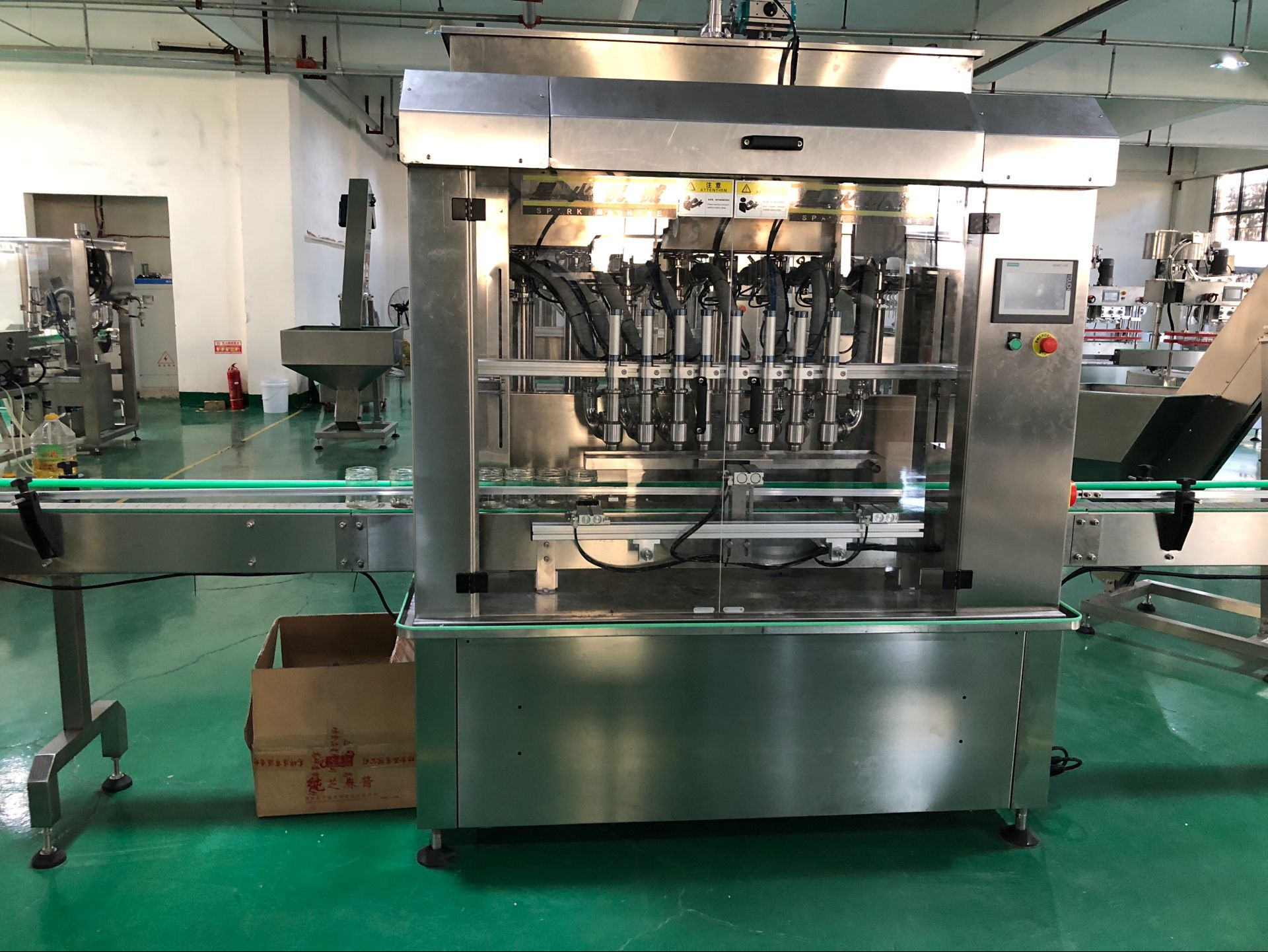 全自動辣椒醬灌裝機適用于不同的生產企業的需求(圖1) 全自動辣椒醬灌裝機適用于不同的生產企業的需求(圖1)